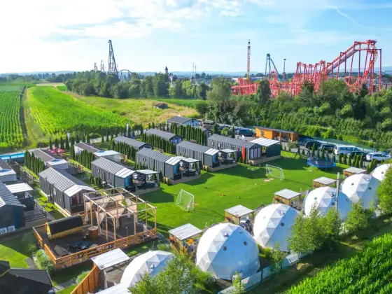 Nocleg w Energylandii: Ile kosztuje i jak nie przepłacić?